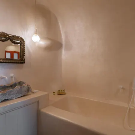 شقة The Architect's Cave House أويا