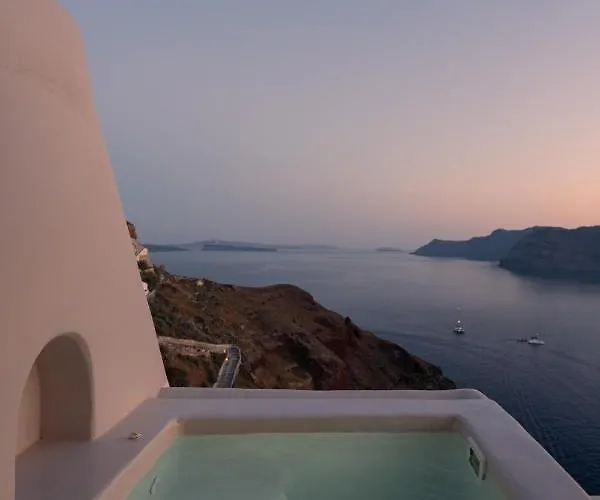 The Architect's Cave House * イア